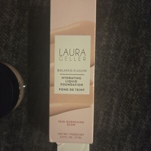 Laura Geller Hydrating Liquid Foundation